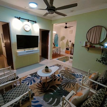 Mini Green Homestay Кулаи Экстерьер фото