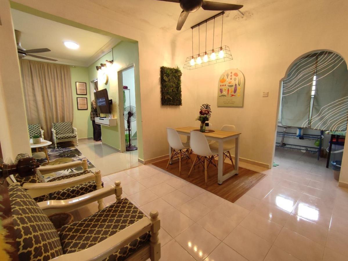 Mini Green Homestay Кулаи Экстерьер фото