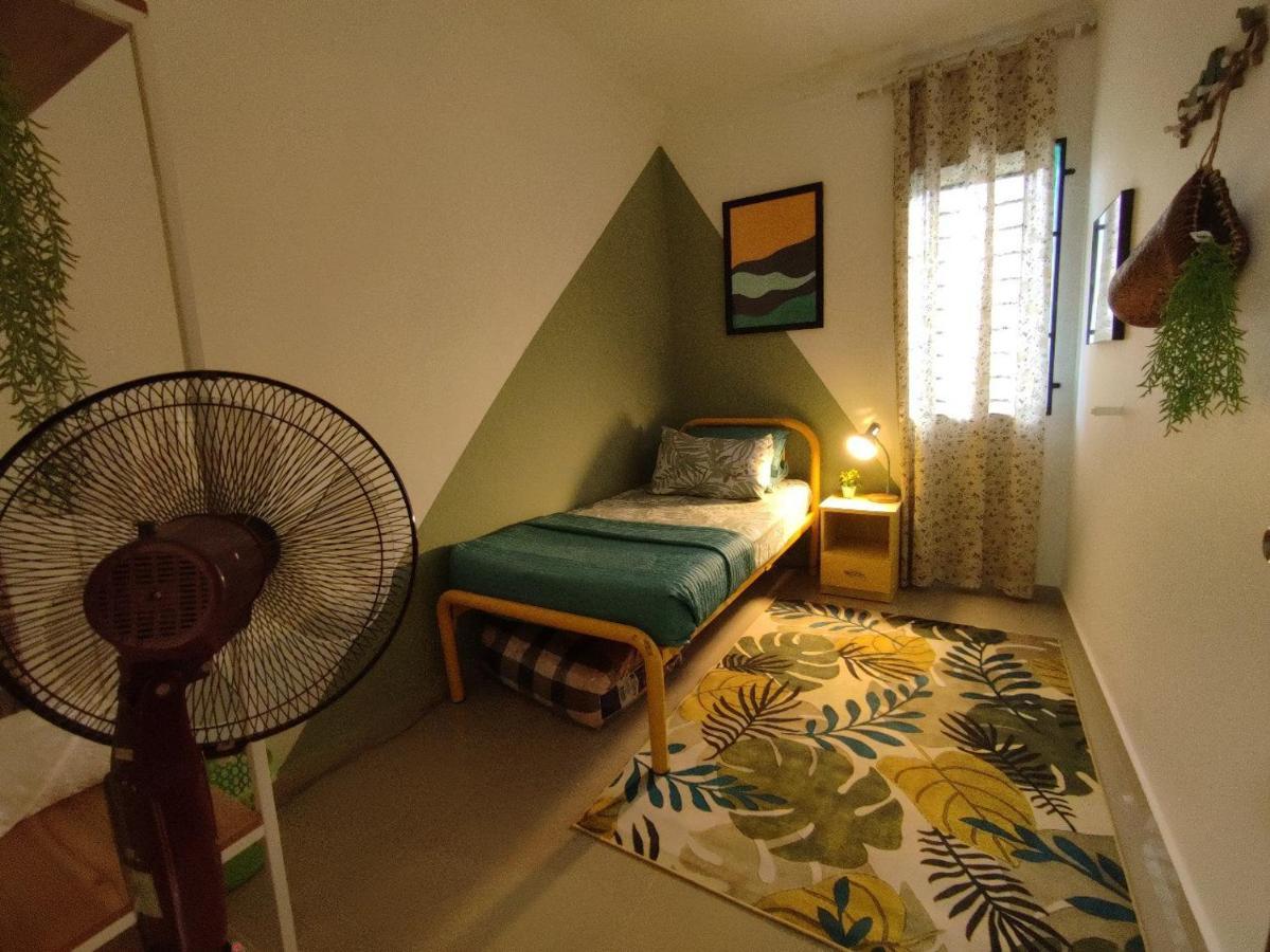 Mini Green Homestay Кулаи Экстерьер фото