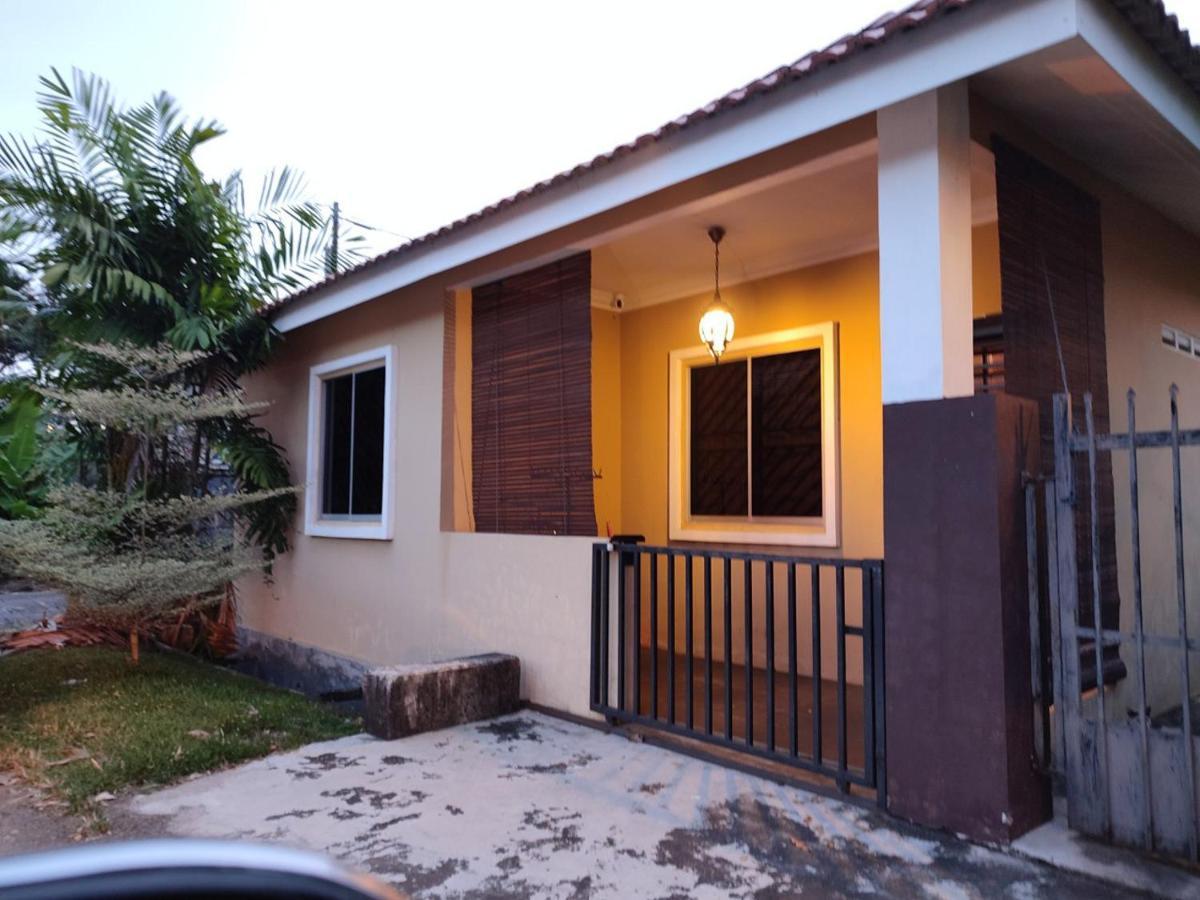 Mini Green Homestay Кулаи Экстерьер фото