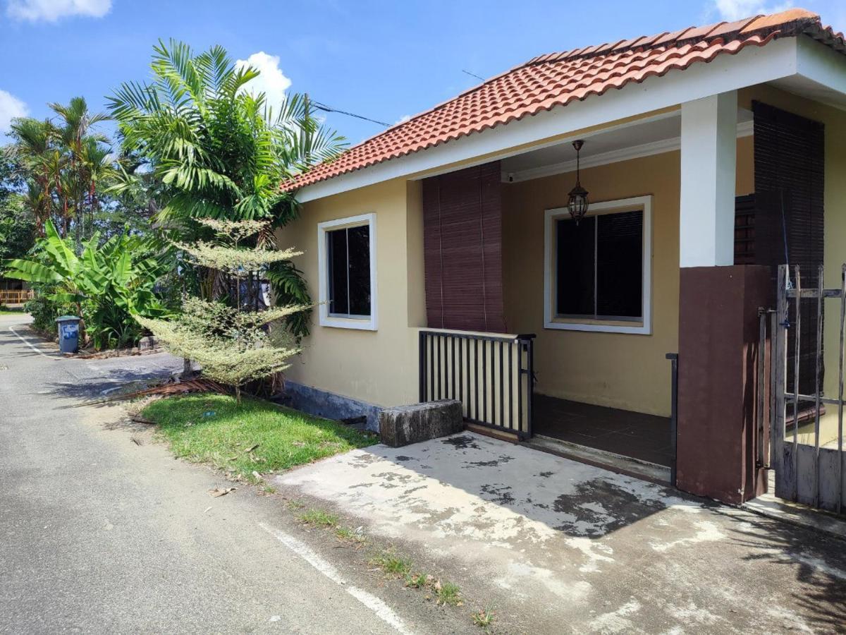 Mini Green Homestay Кулаи Экстерьер фото