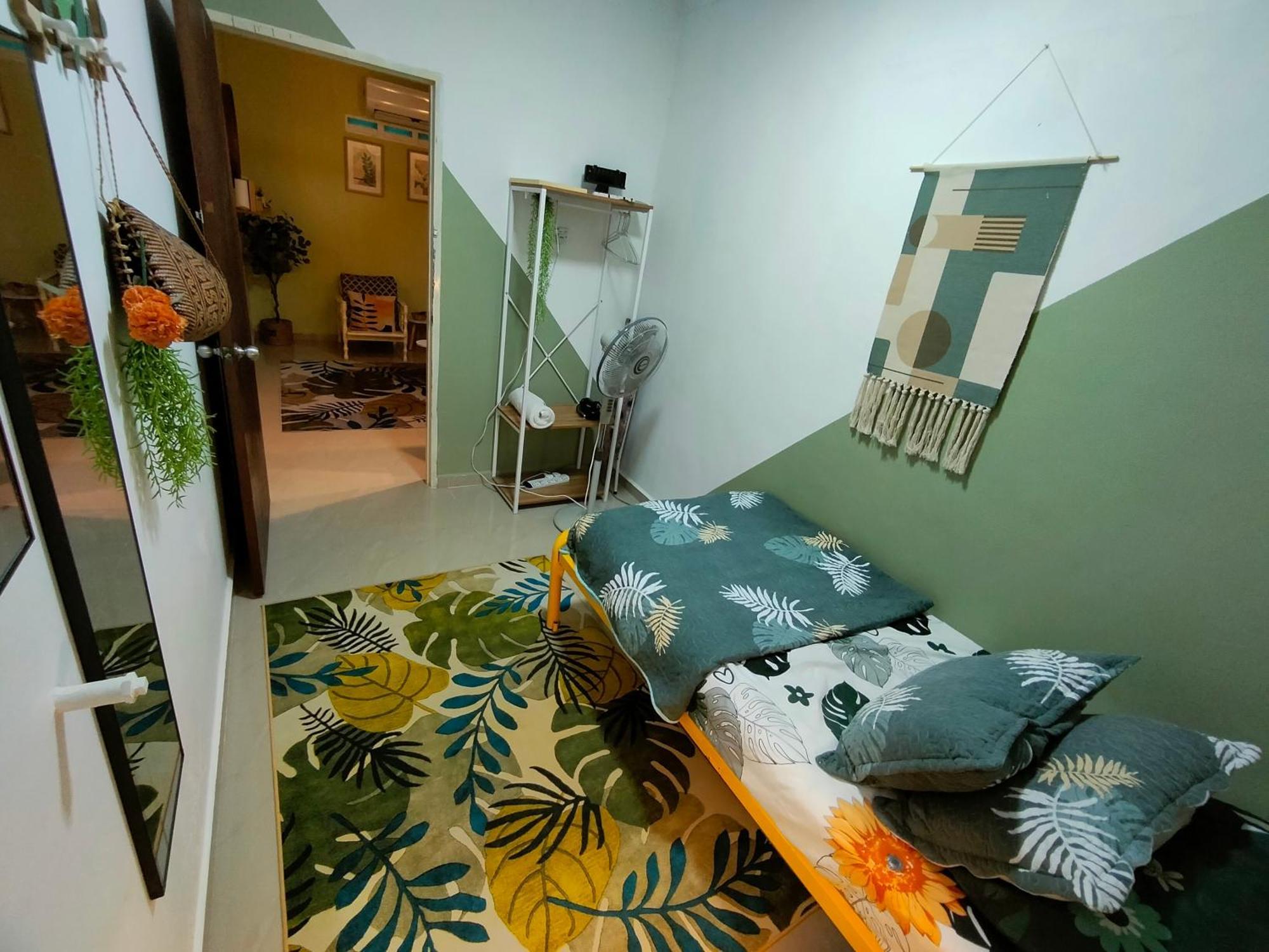 Mini Green Homestay Кулаи Экстерьер фото